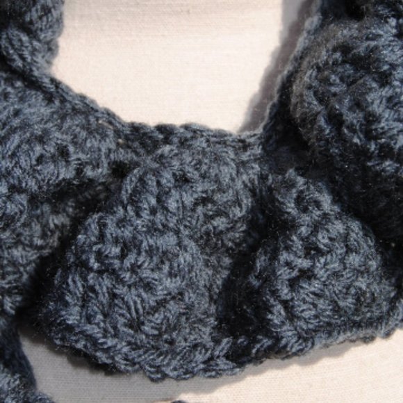Crochet Charcoal Long Ruffle Scarf/New - Picture 2 of 4